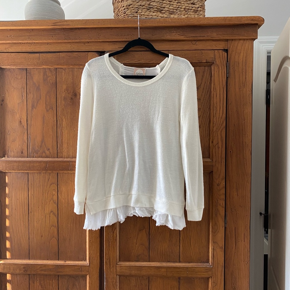 Gorgeous light weight sweater! Purchased at Blush Boutique in Nashville, TN.
